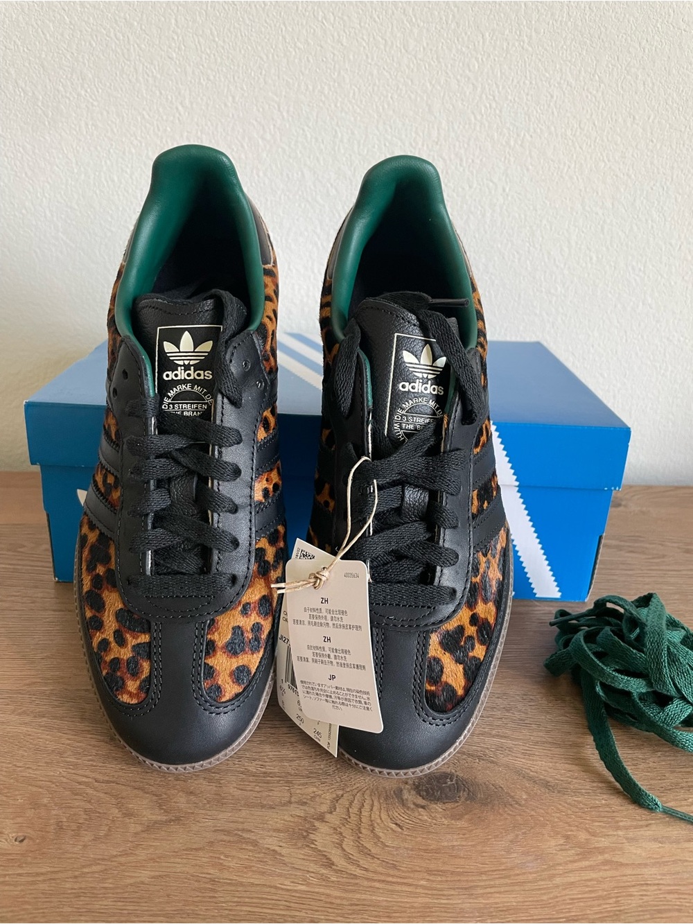 NWT Women’s Adidas Samba OG Sneaker Size 8 - Picture 3 of 8